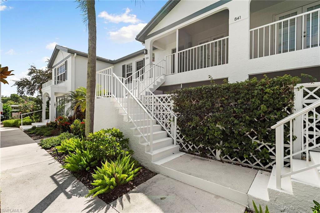 LAUREL OAKS AT PELICAN BAY - Residential