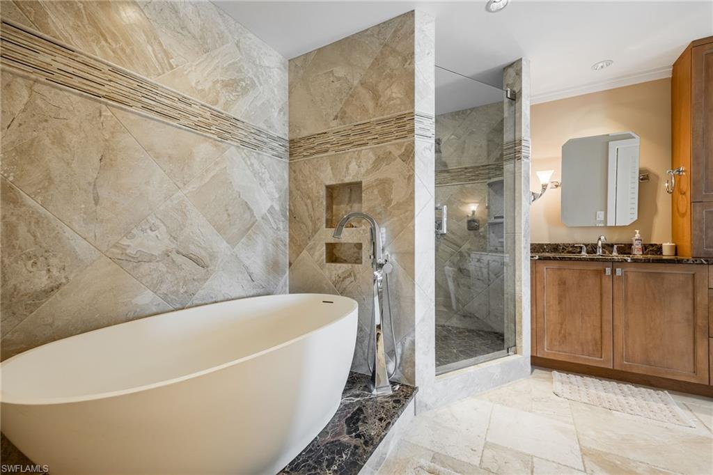 BAREFOOT BEACH CLUB - Residential