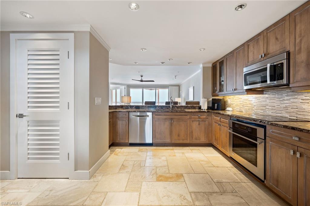 BAREFOOT BEACH CLUB - Residential