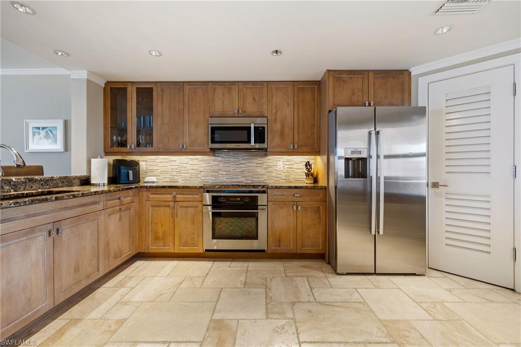 BAREFOOT BEACH CLUB - Residential