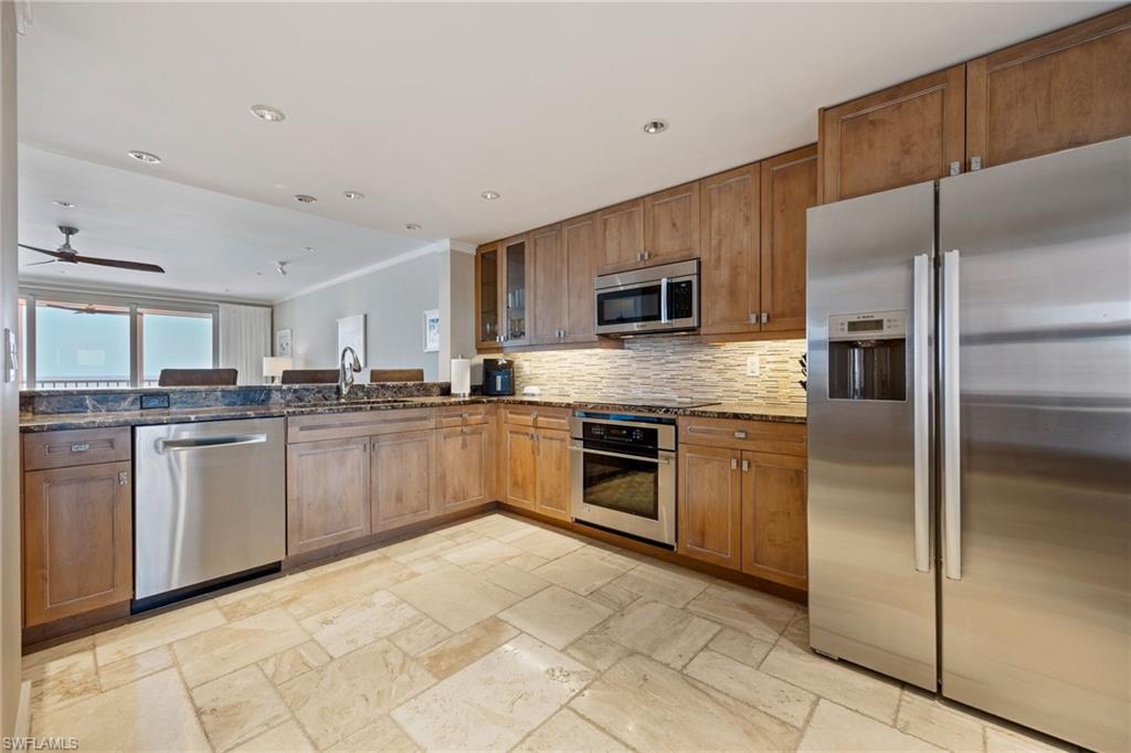 BAREFOOT BEACH CLUB - Residential