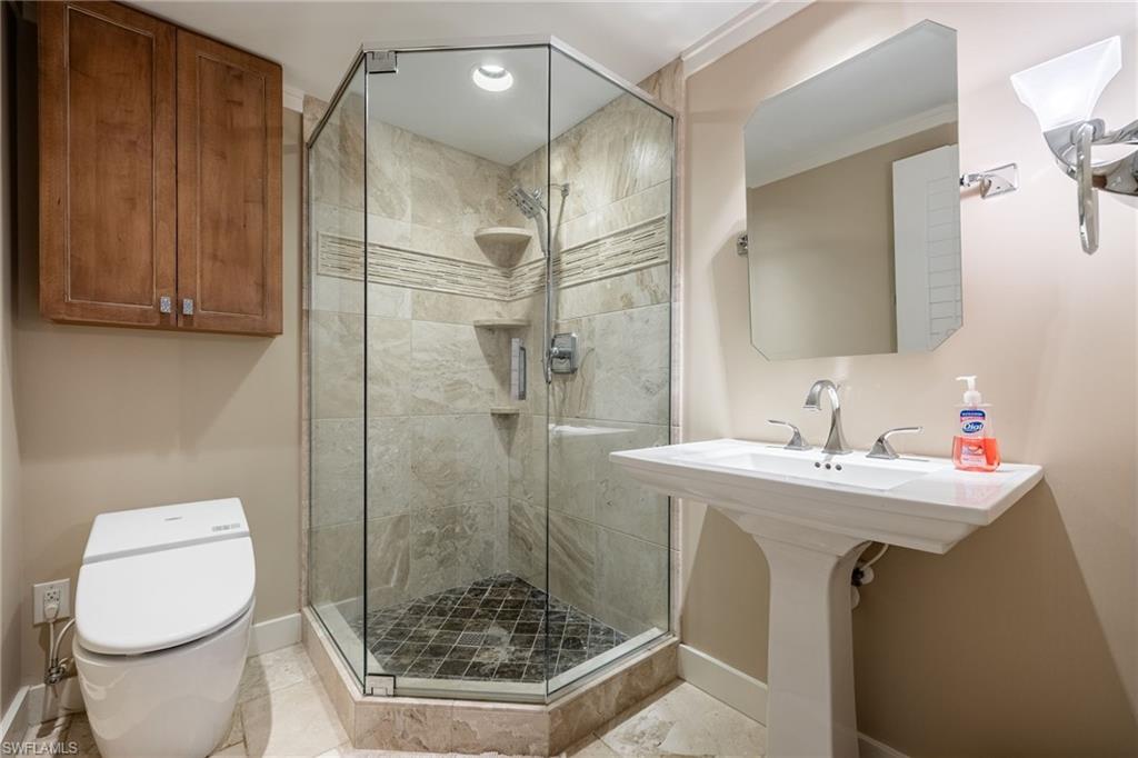 BAREFOOT BEACH CLUB - Residential