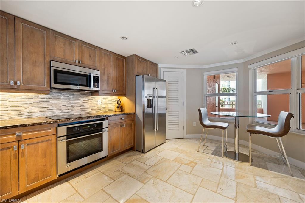 BAREFOOT BEACH CLUB - Residential