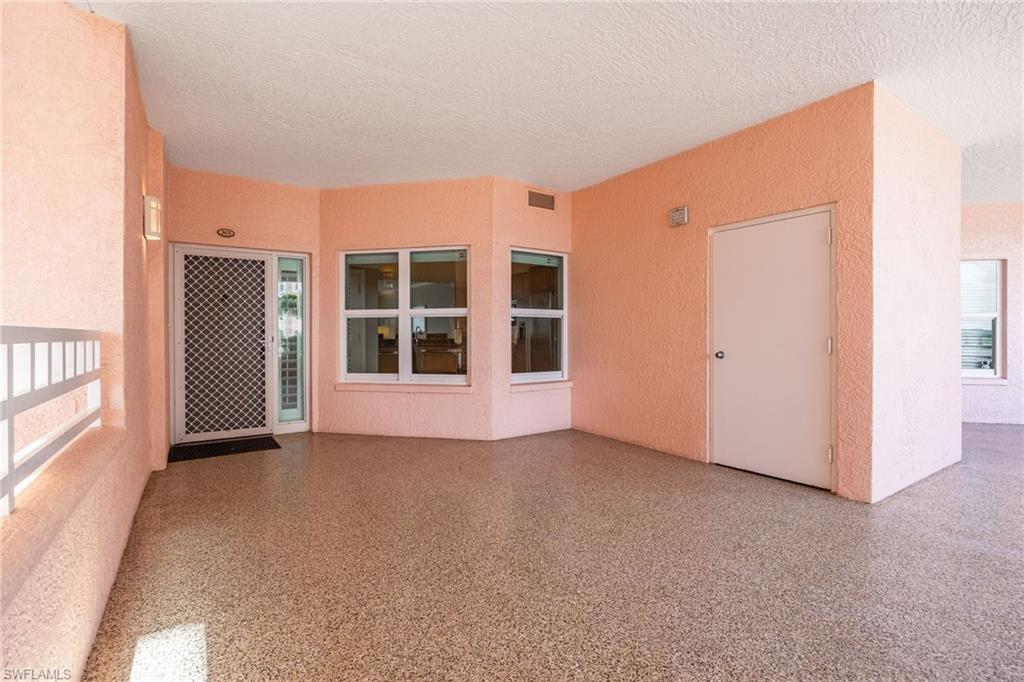 BAREFOOT BEACH CLUB - Residential