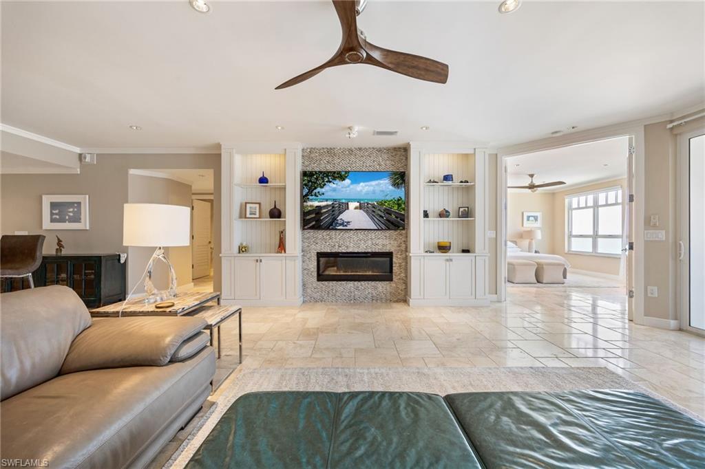 BAREFOOT BEACH CLUB - Residential