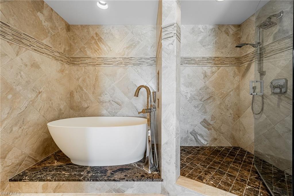 BAREFOOT BEACH CLUB - Residential