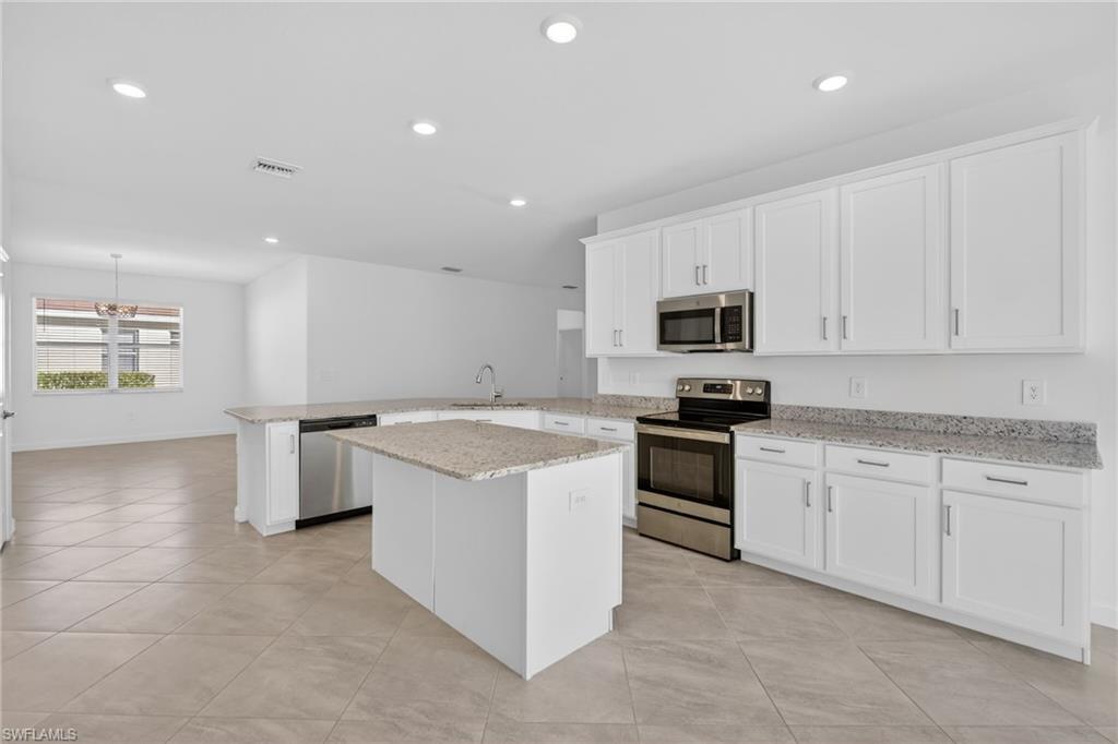 COUNTRY CLUB - Residential