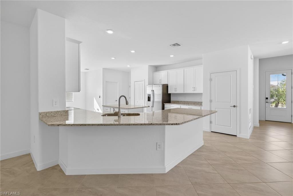 COUNTRY CLUB - Residential