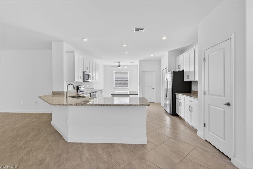 COUNTRY CLUB - Residential