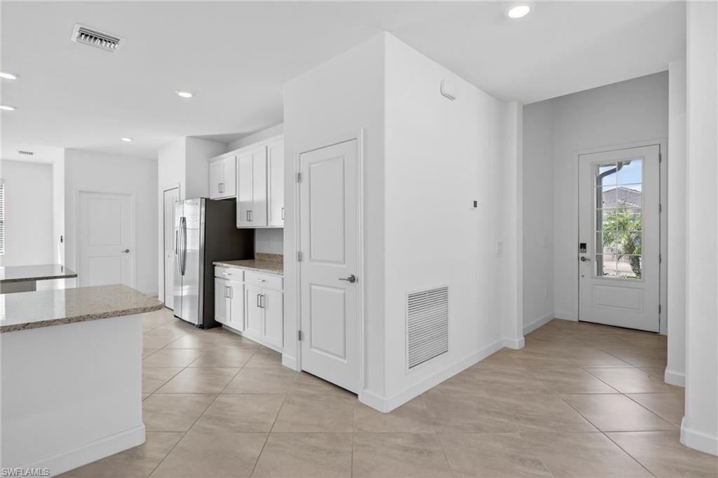 COUNTRY CLUB - Residential