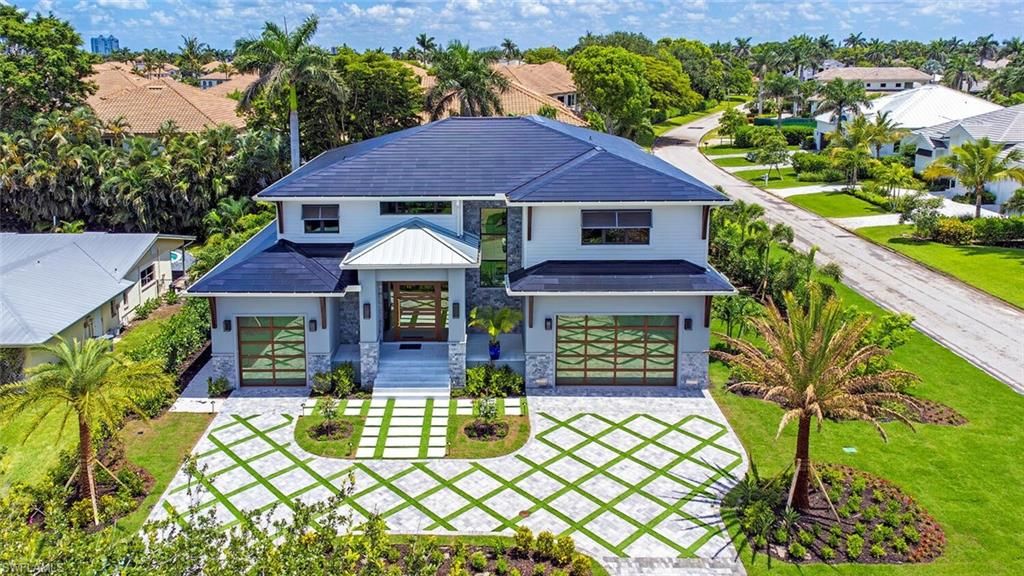 Photo of 655 Parkview LN, NAPLES, FL 34103 (MLS # 225057670)