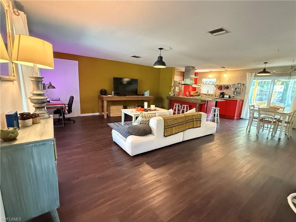 10899 Russell RD