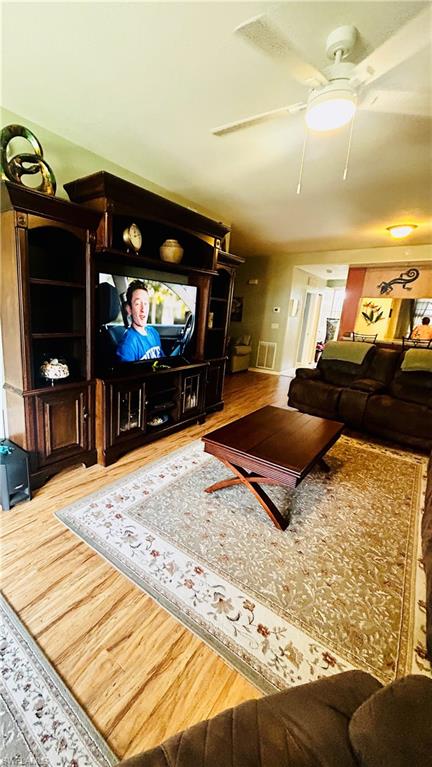 VAN LOON COMMONS - Residential