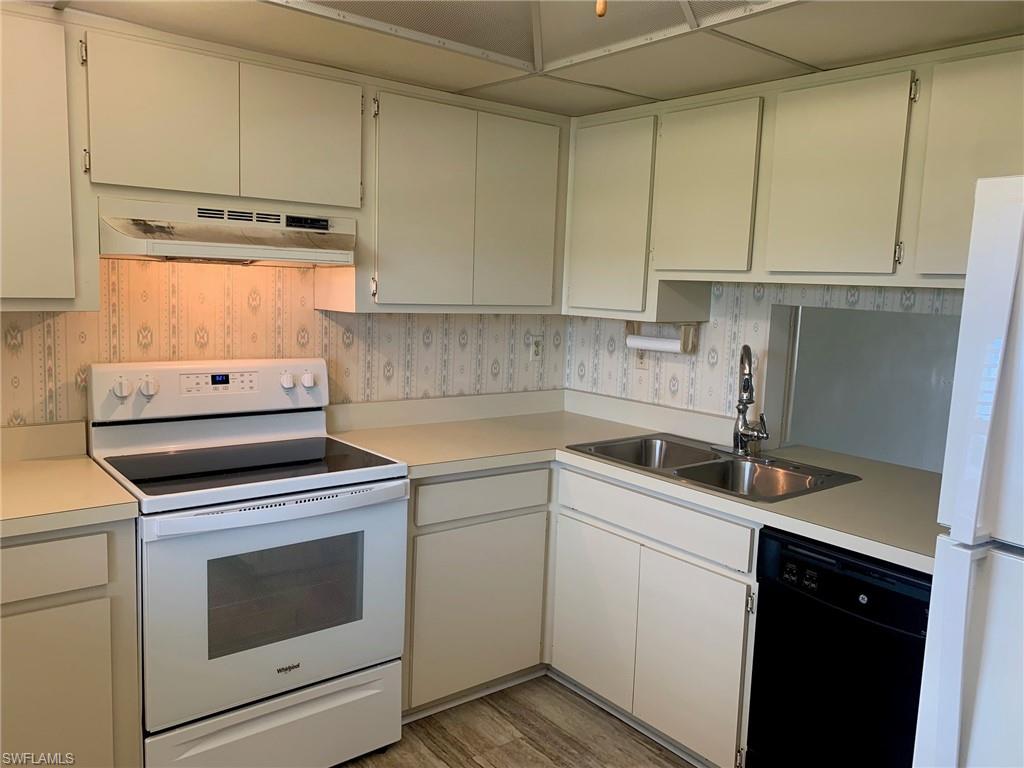 SEVEN LAKES - Residential