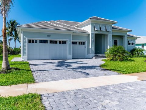 A home in MARCO ISLAND