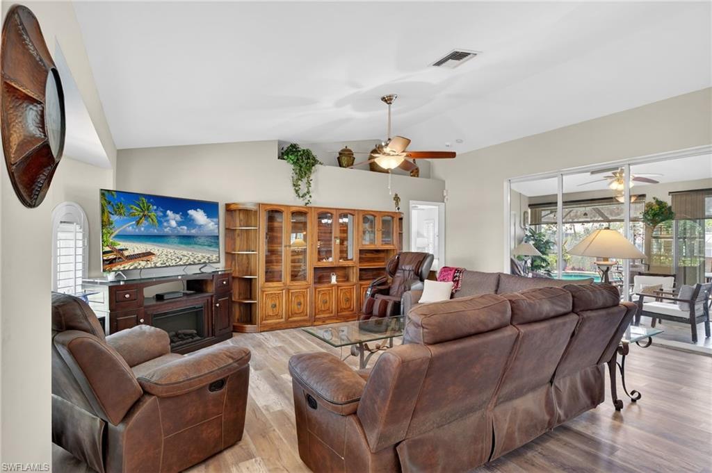 SAN CARLOS PARK - Residential