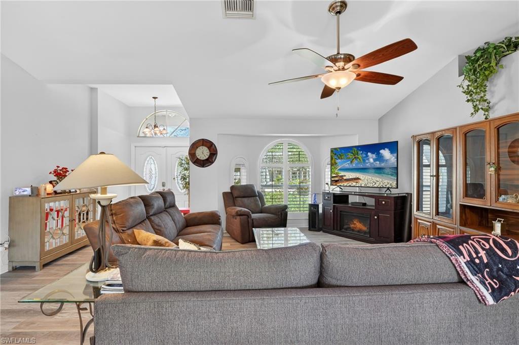 SAN CARLOS PARK - Residential