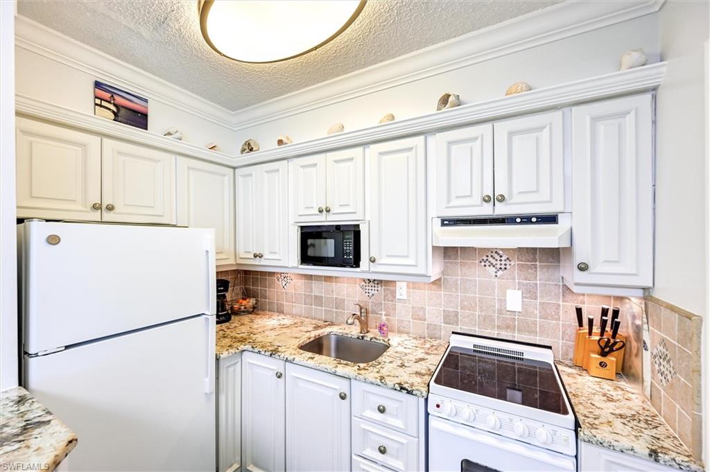 AQUARIUS APTS OF MARCO ISLAND - Residential