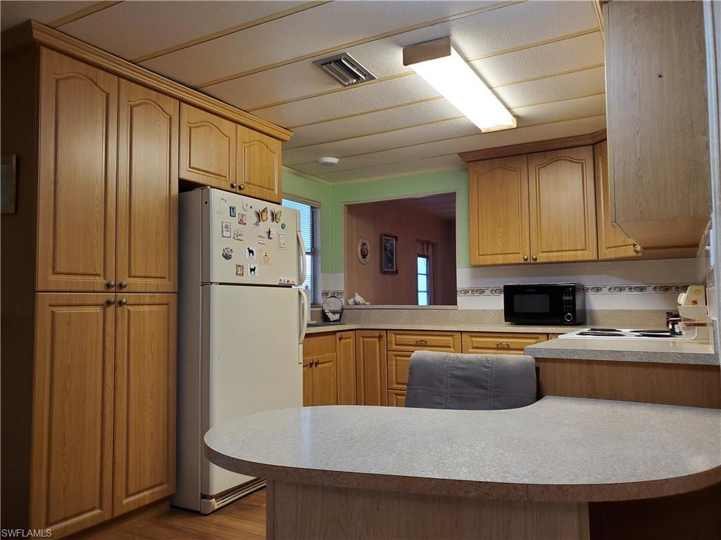 LEESURE VILLAGE - Residential