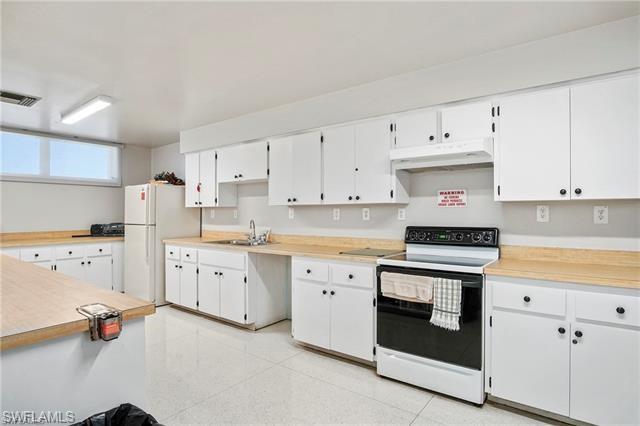 LEESURE VILLAGE - Residential