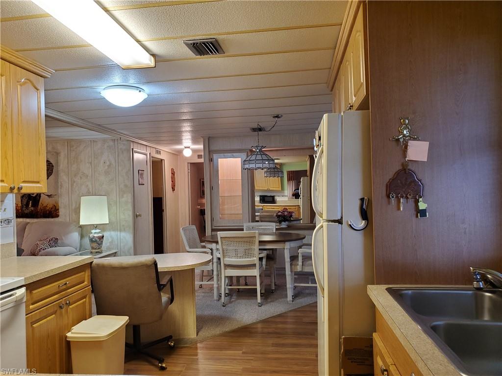 LEESURE VILLAGE - Residential