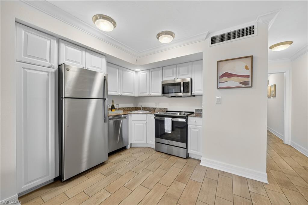 BAYSIDE VILLAS - Residential