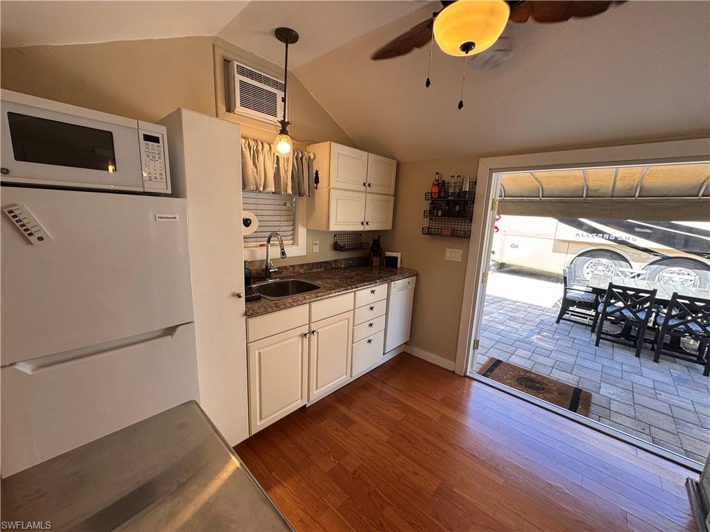 RIVERBEND MOTORCOACH RESORT - Land