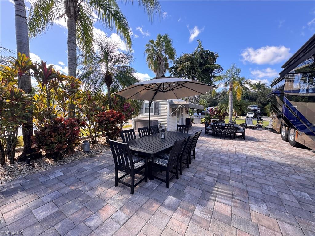 RIVERBEND MOTORCOACH RESORT - Land