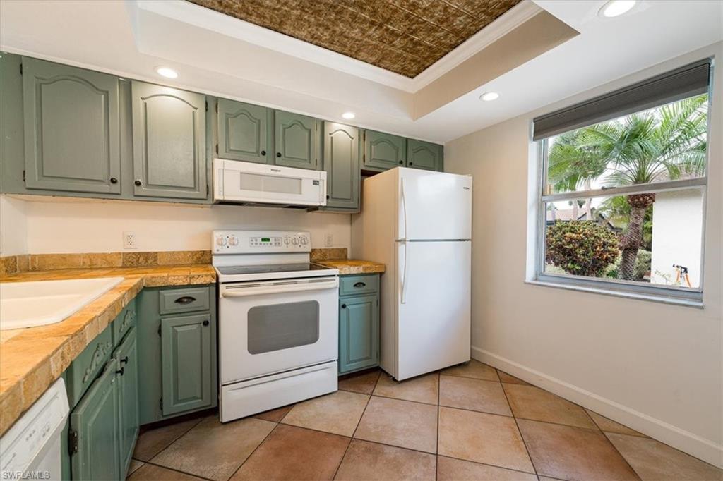 BOCA CIEGA VILLAGE - Residential