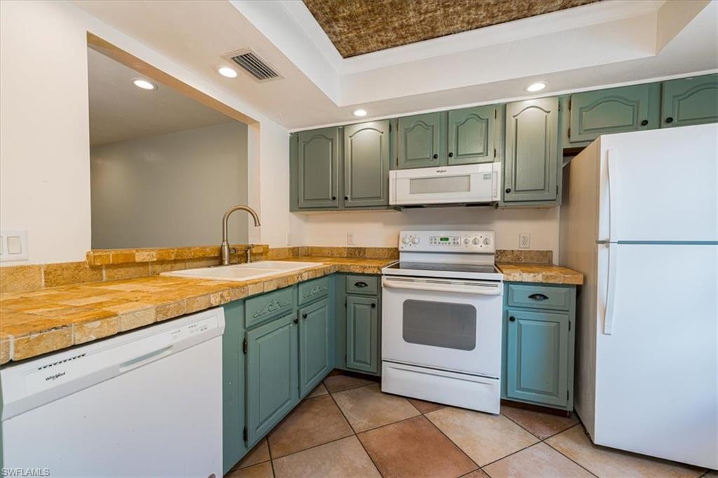 BOCA CIEGA VILLAGE - Residential