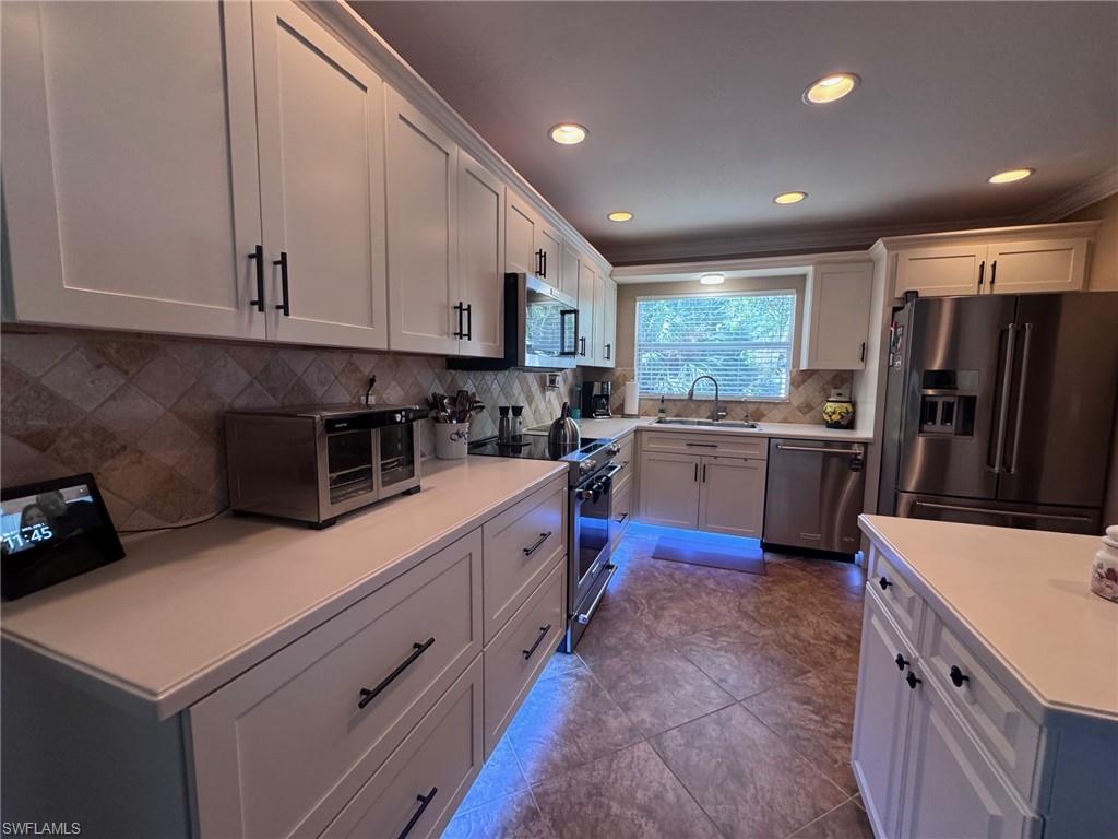 MIRROR LAKES - Residential