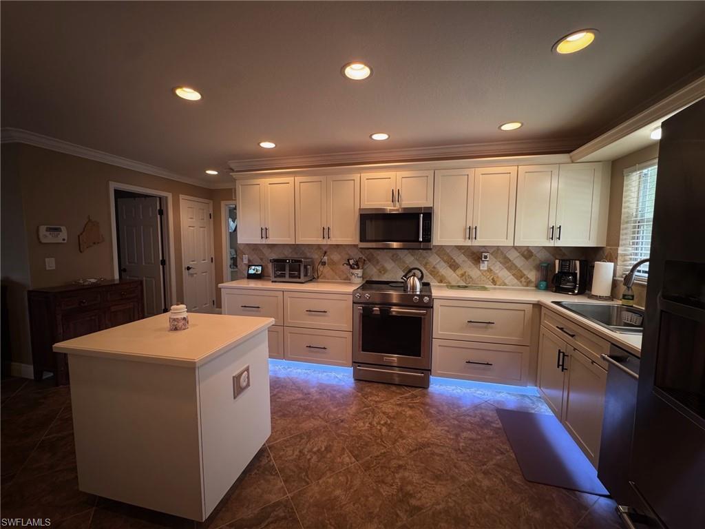 MIRROR LAKES - Residential