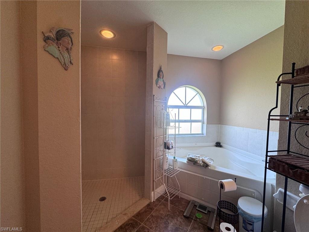 MIRROR LAKES - Residential