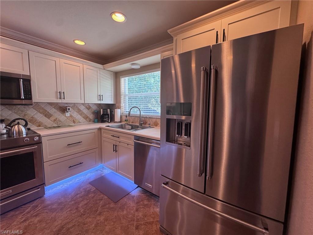 MIRROR LAKES - Residential