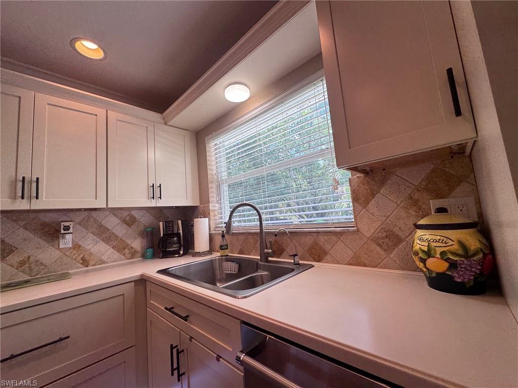 MIRROR LAKES - Residential