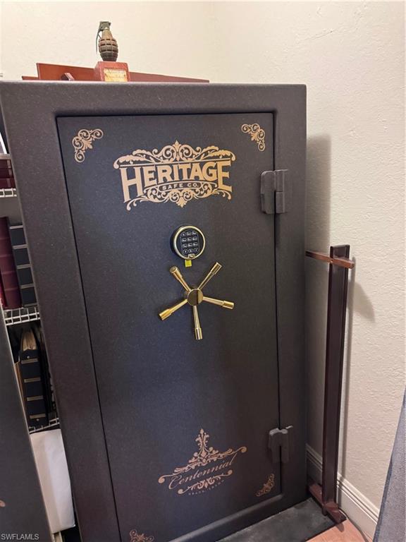 MIRROR LAKES - Residential