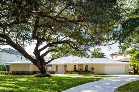 320 Bow Line DR NAPLES FL 34103