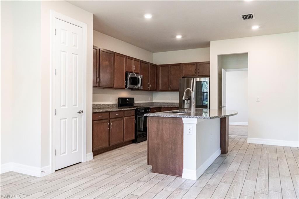 AVERY SQUARE - Residential