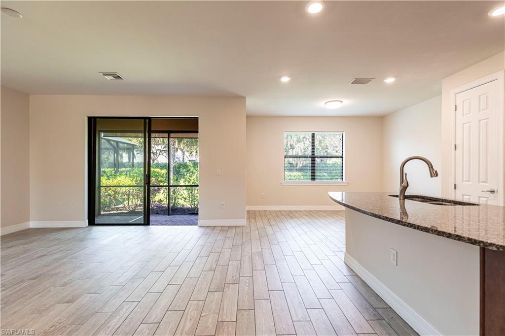 AVERY SQUARE - Residential