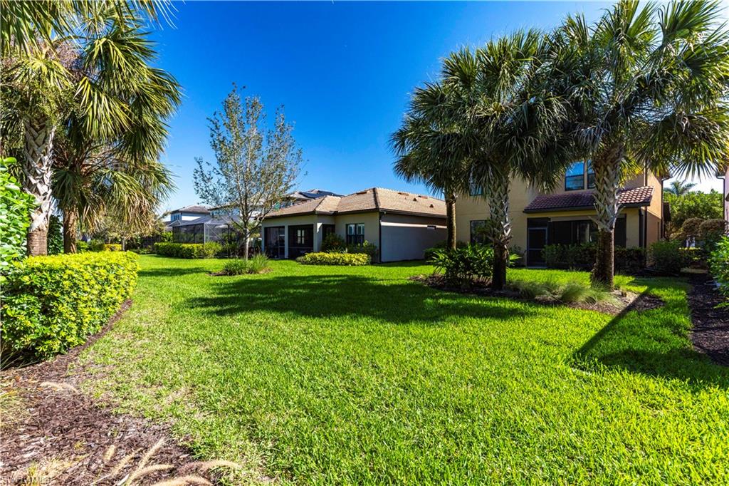 AVERY SQUARE - Residential