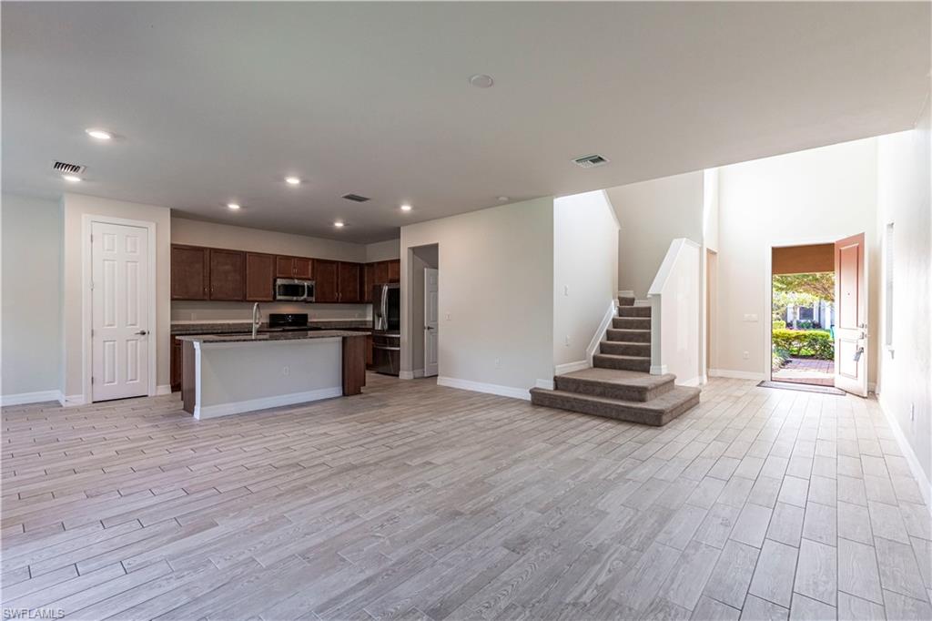 AVERY SQUARE - Residential