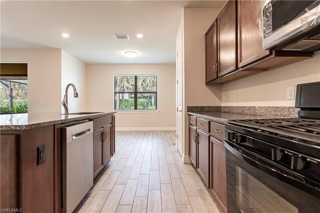 AVERY SQUARE - Residential