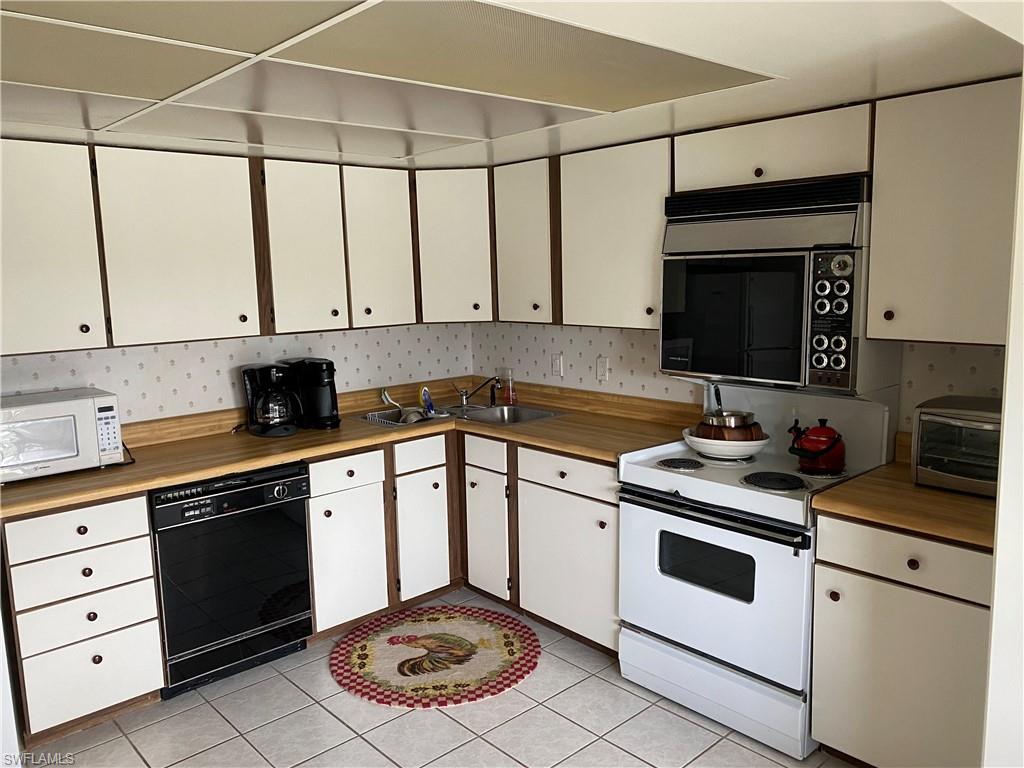 NAPLES BATH AND TENNIS CLUB - Residential