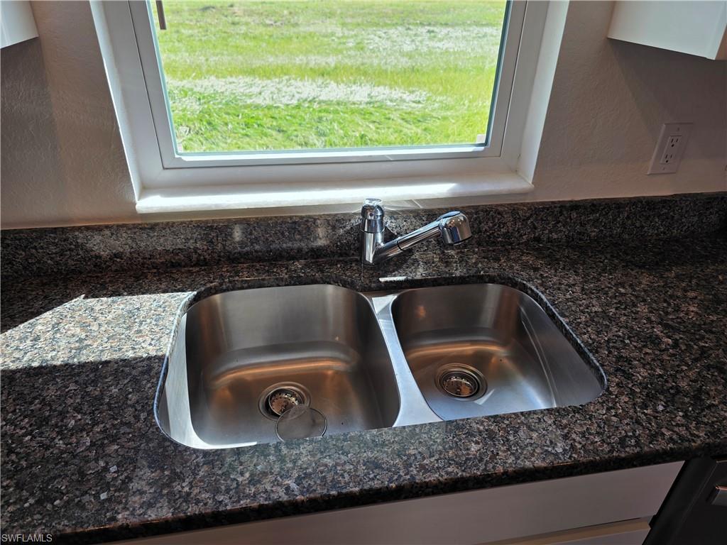 BANYAN VILLAGE - Residential Lease