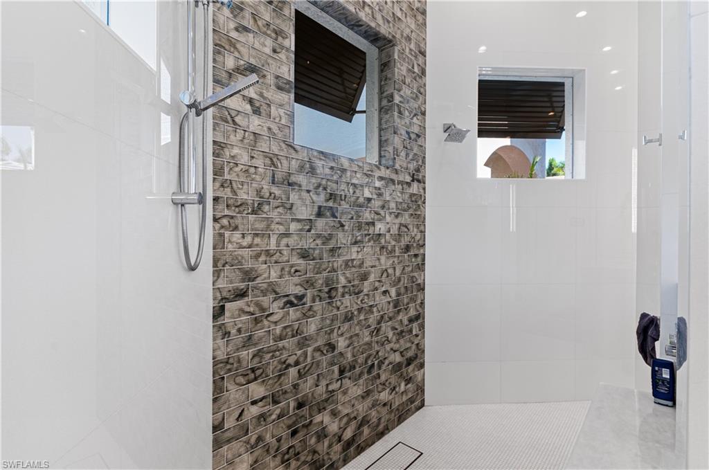 RIVERBROOKE - Residential