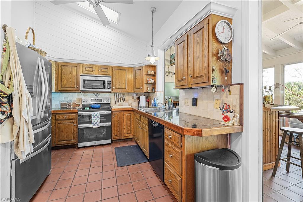 KNIGHTS BOKEELIA ISLE - Residential