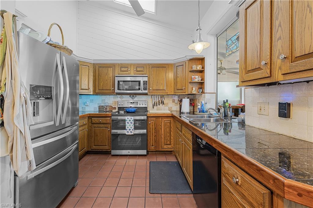 KNIGHTS BOKEELIA ISLE - Residential