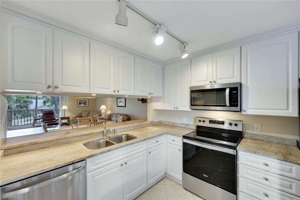 NAPLES SANDPIPER BAY CLUB - Residential