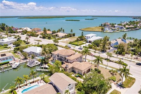 A home in MARCO ISLAND