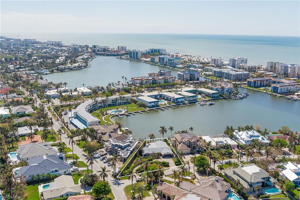 MOORINGS - Residential